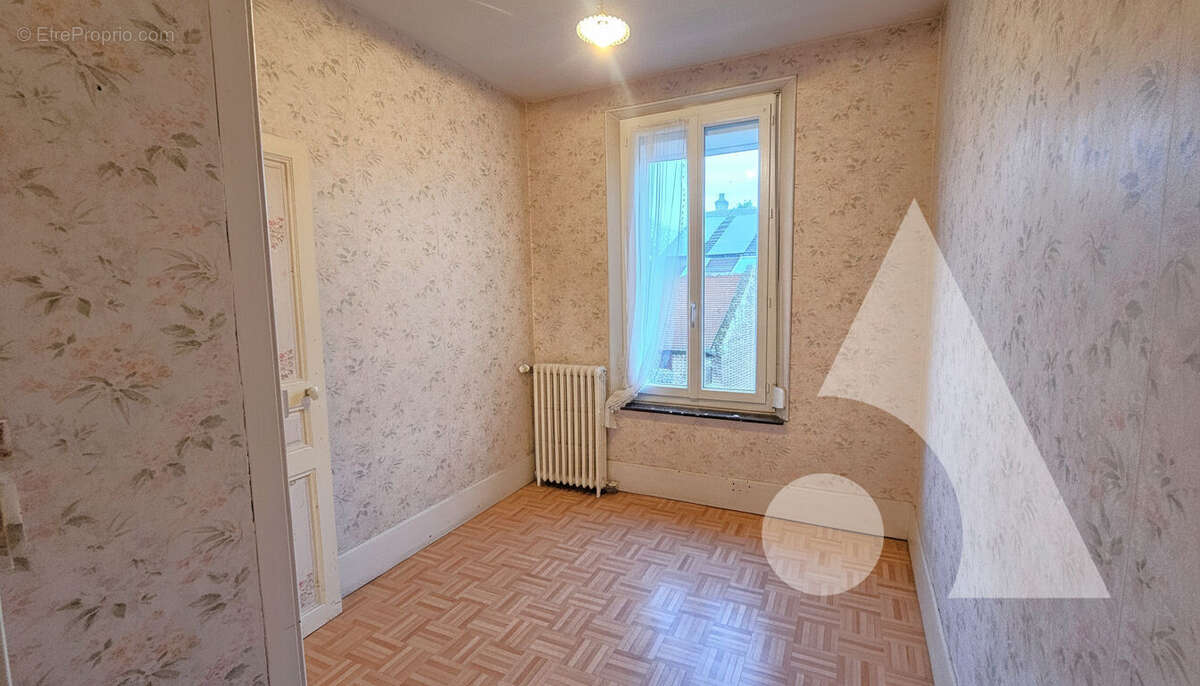 Maison à ESTREES-SAINT-DENIS