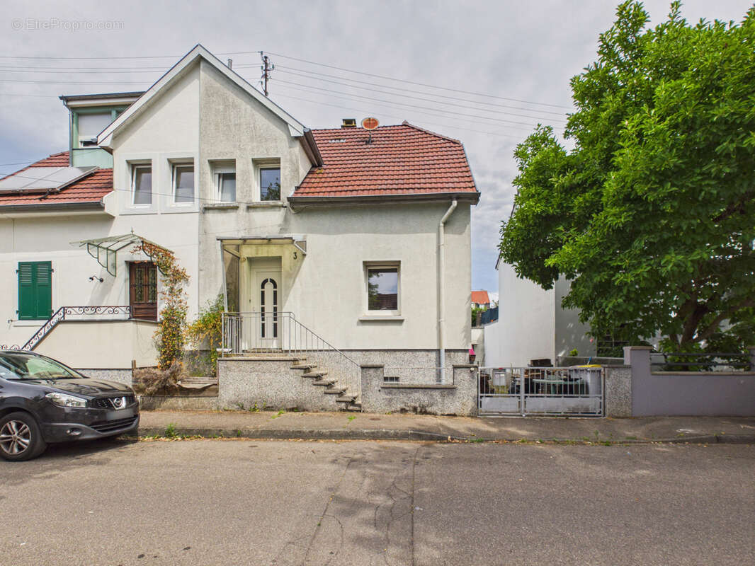 Maison de ville à rafraîchir avec jardin, cave et garage - photo 9