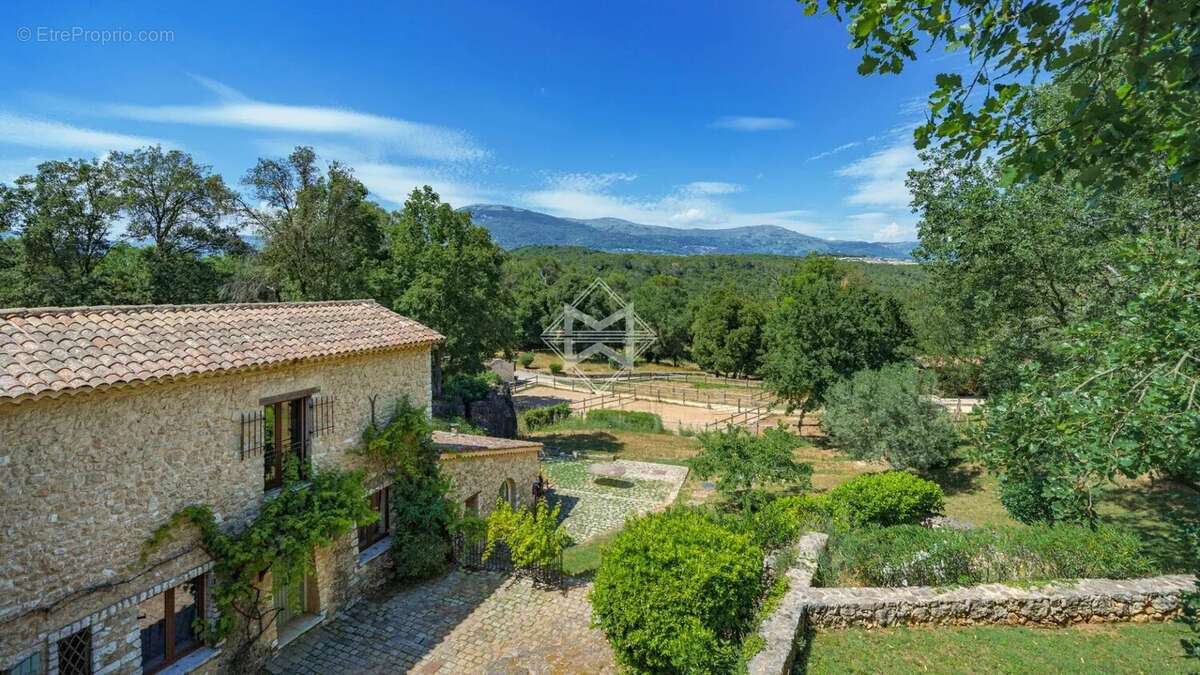 Maison à ROQUEFORT-LES-PINS