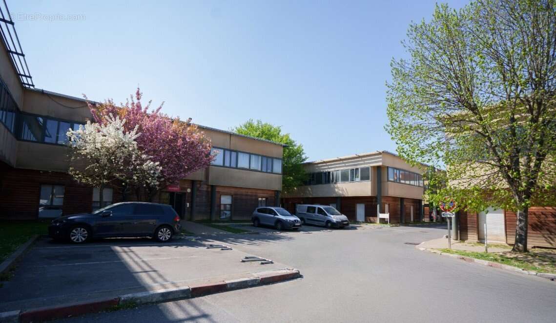 INVESTISSEMENT LOCATIF  LE BLANC-MESNIL  Résidence Affaires Logely Blanc-Mesnil - 6,24 % de rentabilité - photo 8