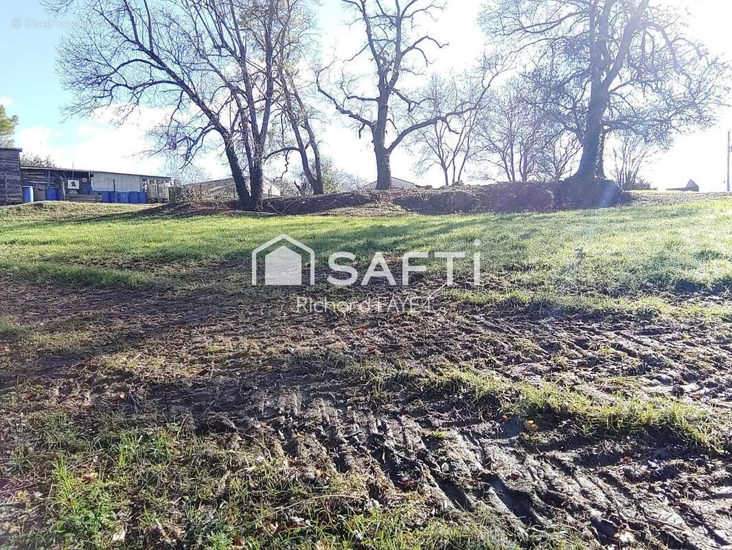 Photo 2 - Terrain à SAINT-BONNET-SUR-GIRONDE