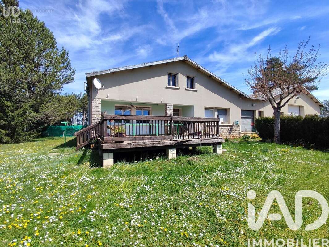 Maison 200 m² à Le Massegros  - photo 2