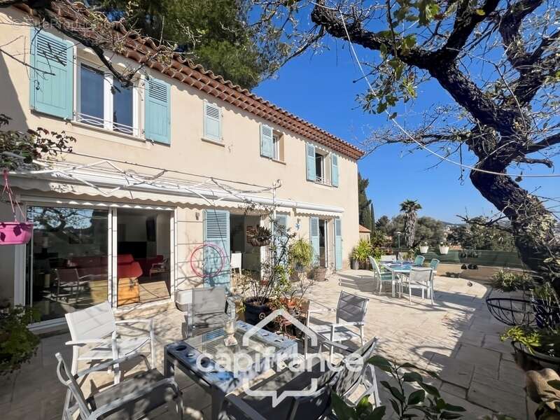Appartement à HYERES