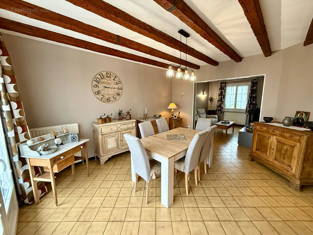 Maison à LE VEURDRE