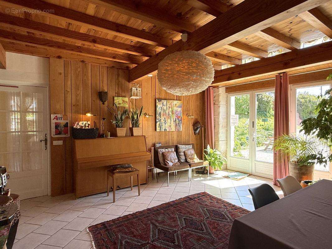 Maison à NANTEUIL-AURIAC-DE-BOURZAC