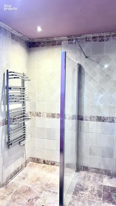 Maison familiale avec dépendance, cheminée, chambre en rez-de-chaussée, implantée sur un terrain de 2 500 m2 - photo 11