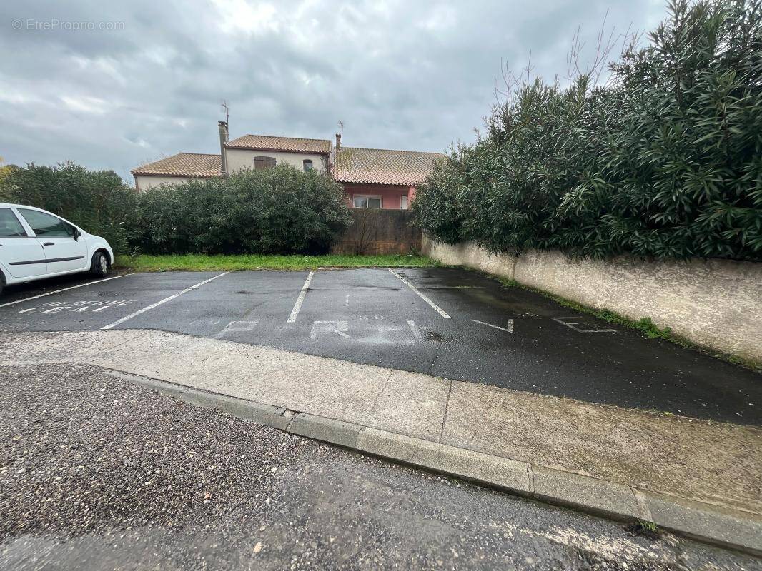 Parking à MEZE