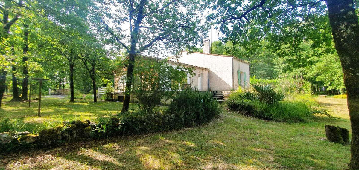 Maison à VOEUIL-ET-GIGET