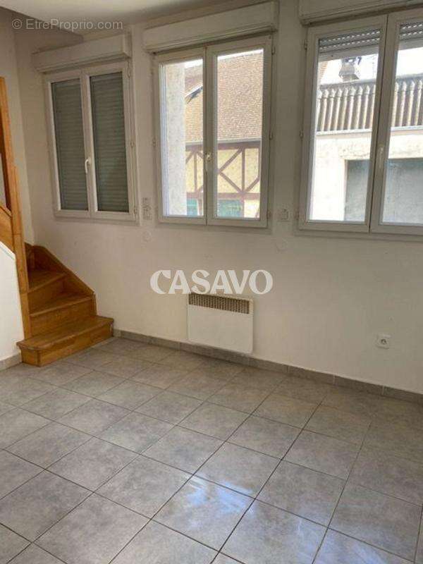 Appartement à IVRY-LA-BATAILLE