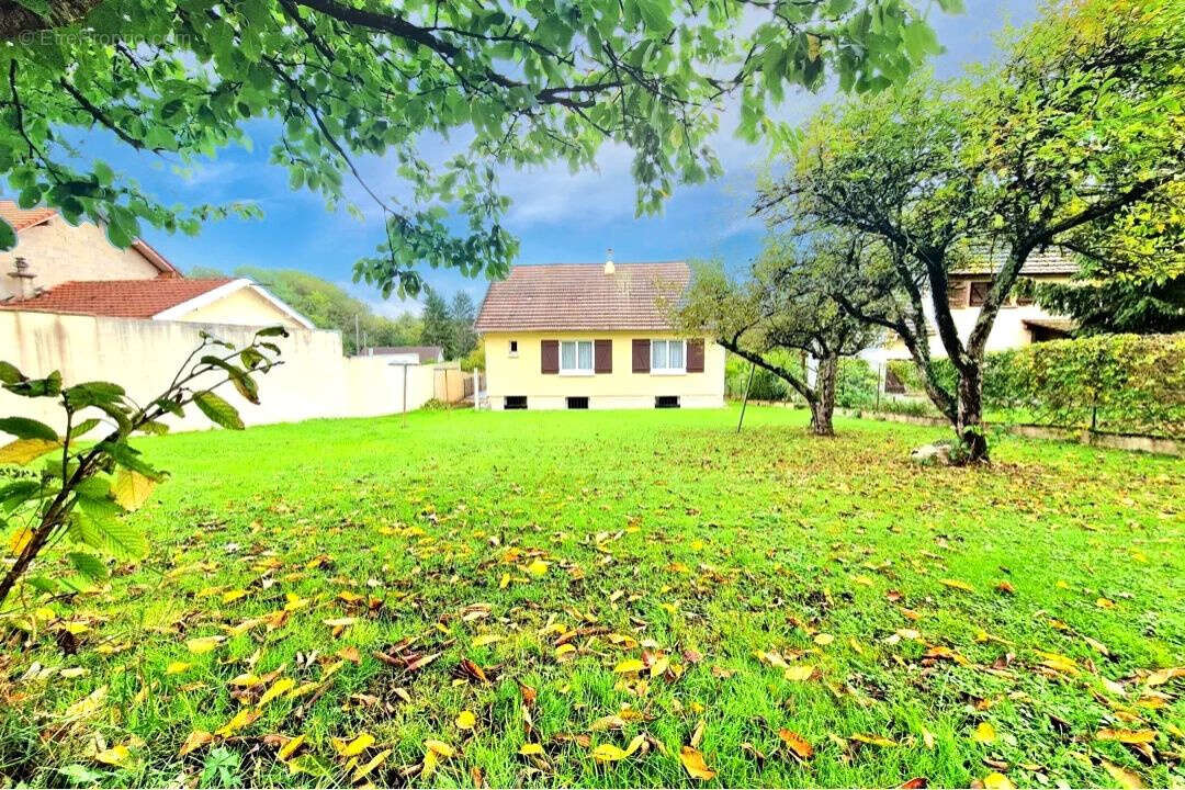 Maison à CRECY-LA-CHAPELLE