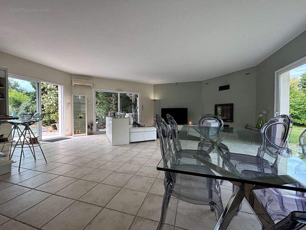 Magnifique maison de près de 200m² à Arcins - photo 3