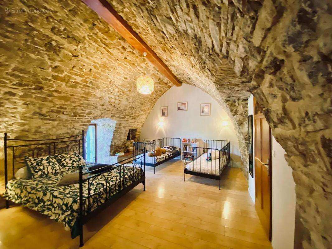 Maison à SAINT-BEAUZELY