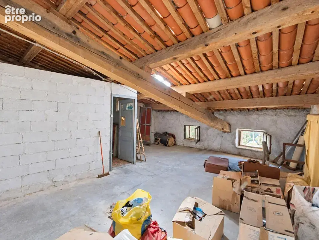 Ouveillan, coeur de village : maison de 118 m² avec grange - garage de 160 m² et grenier aménageable - photo 11