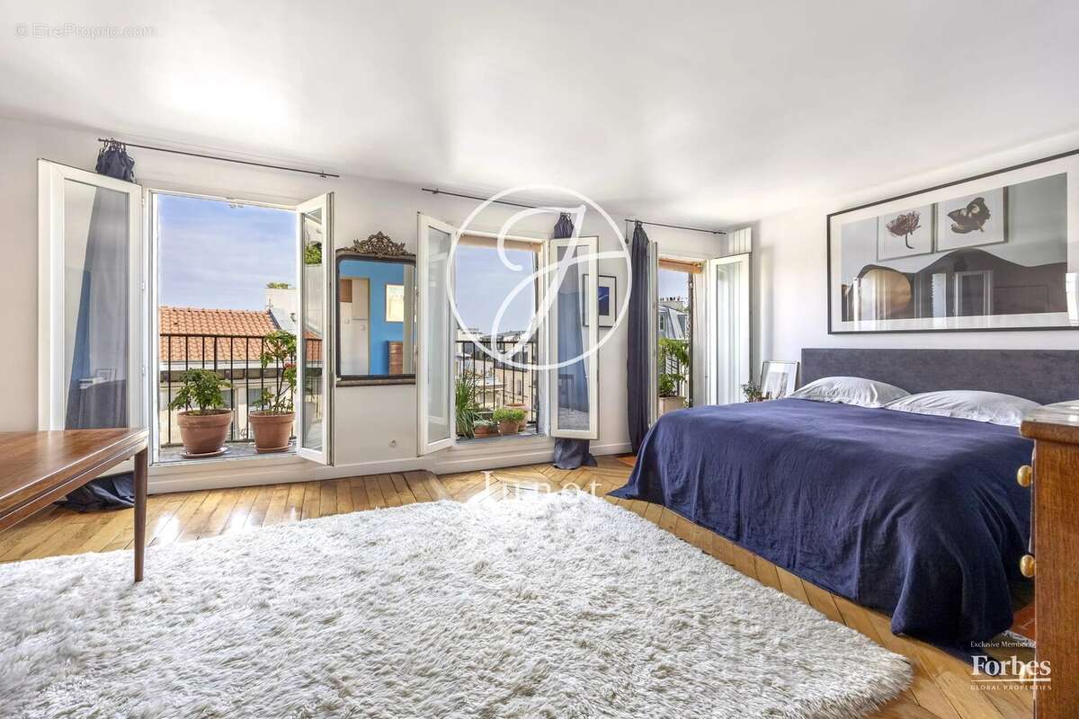 Paris 18e - CLIGNANCOURT - Appartement - 7 pièces - 160,12 m² Carrez - Balcon filant - Vue dégagée, ciel - photo 6