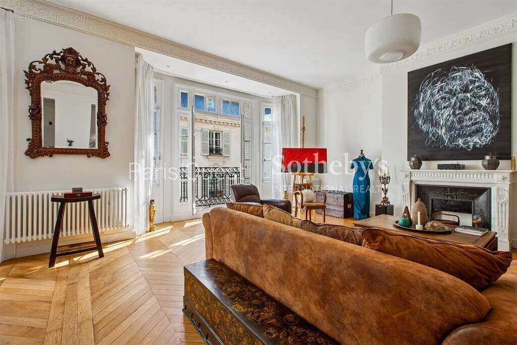 Appartement à PARIS-16E