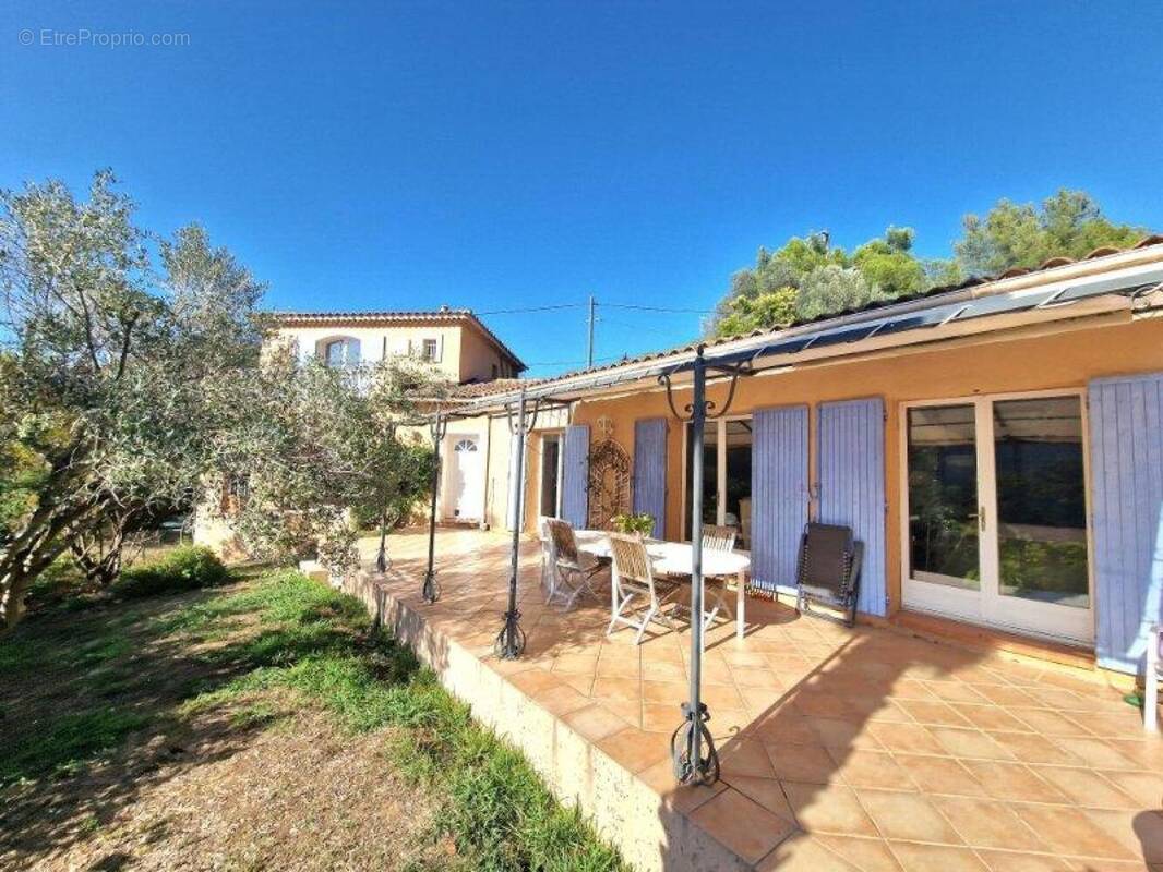 Photo 1 - Maison à CARQUEIRANNE