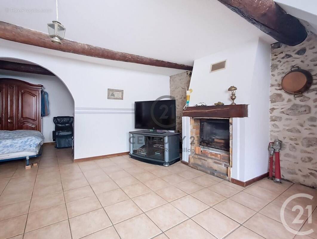 Maison à OPOUL-PERILLOS