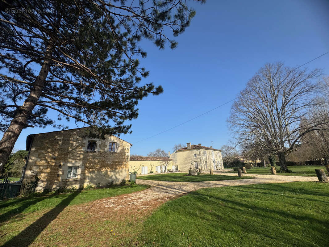 Maison à SAINT-SIGISMOND-DE-CLERMONT
