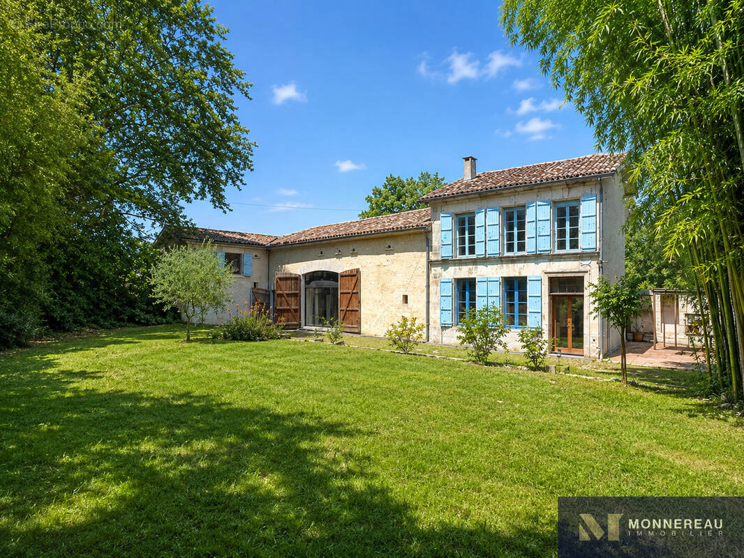 Maison à BARBEZIEUX-SAINT-HILAIRE