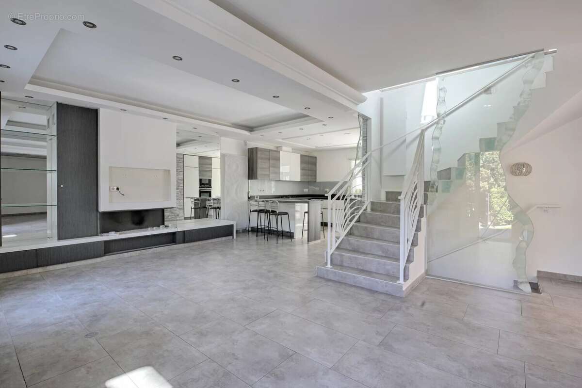 Maison à SAINT-MAUR-DES-FOSSES