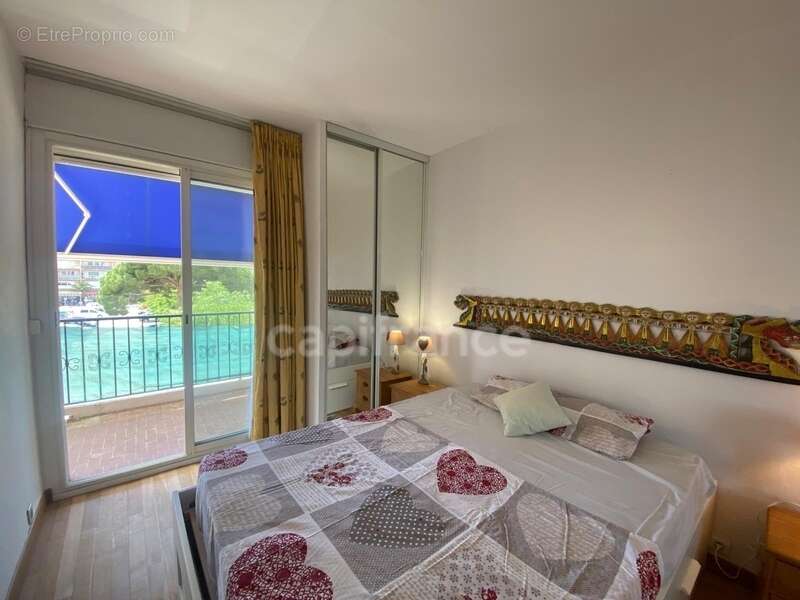 Appartement à vendre 2 pièces HYERES (83) - Port de Hyères - Parking - Terrasses - Cave - photo 19