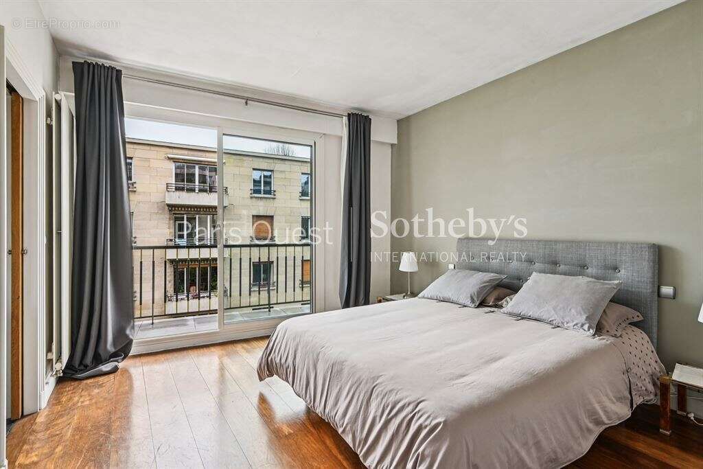 Appartement à NEUILLY-SUR-SEINE