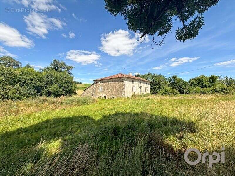 En campagne maison ancienne a renover entierement sur plus de 5000 m² de terrain - photo 3