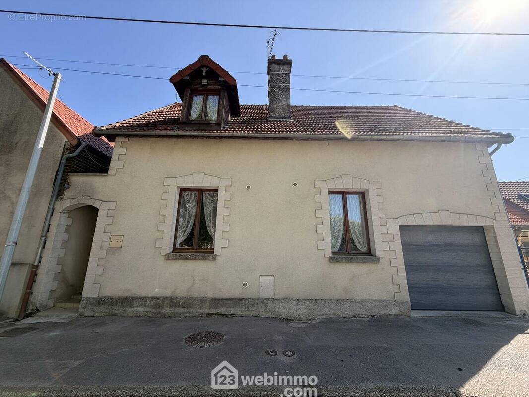Coup de c½ur assuré pour cette jolie maison d'une surface habitable de 106 m² - Maison à ATHIES-SOUS-LAON