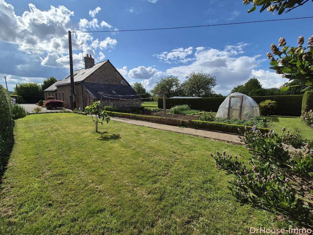 Maison à SAINT-BERTHEVIN-LA-TANNIERE