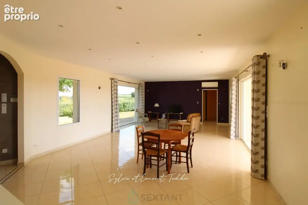 Maison contemporaine basse consommation avec vue degagee sur la campagne environnante - photo 5