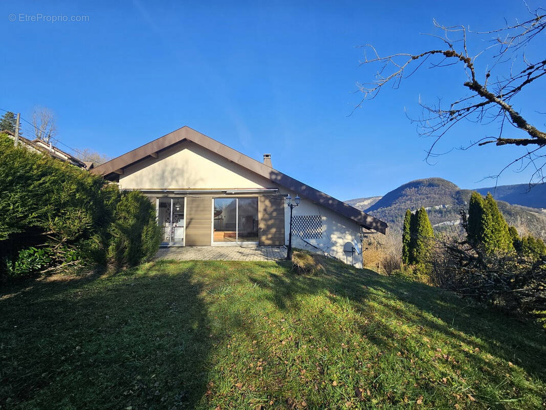 Maison à AVIGNON-LES-SAINT-CLAUDE