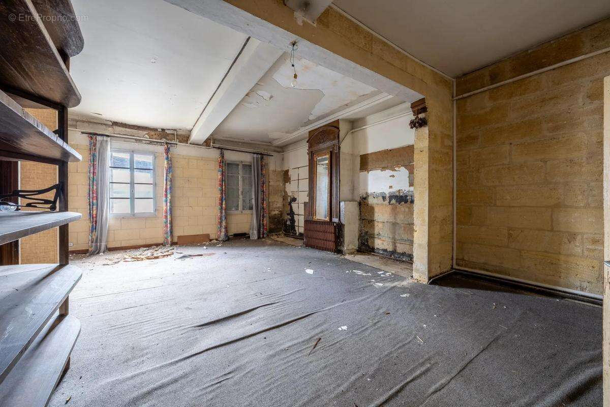 Maison à SAINT-MEDARD-DE-GUIZIERES