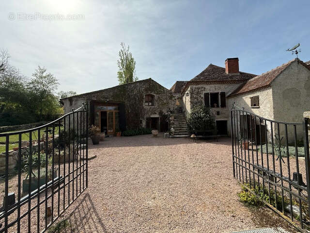 Maison à BELLENAVES