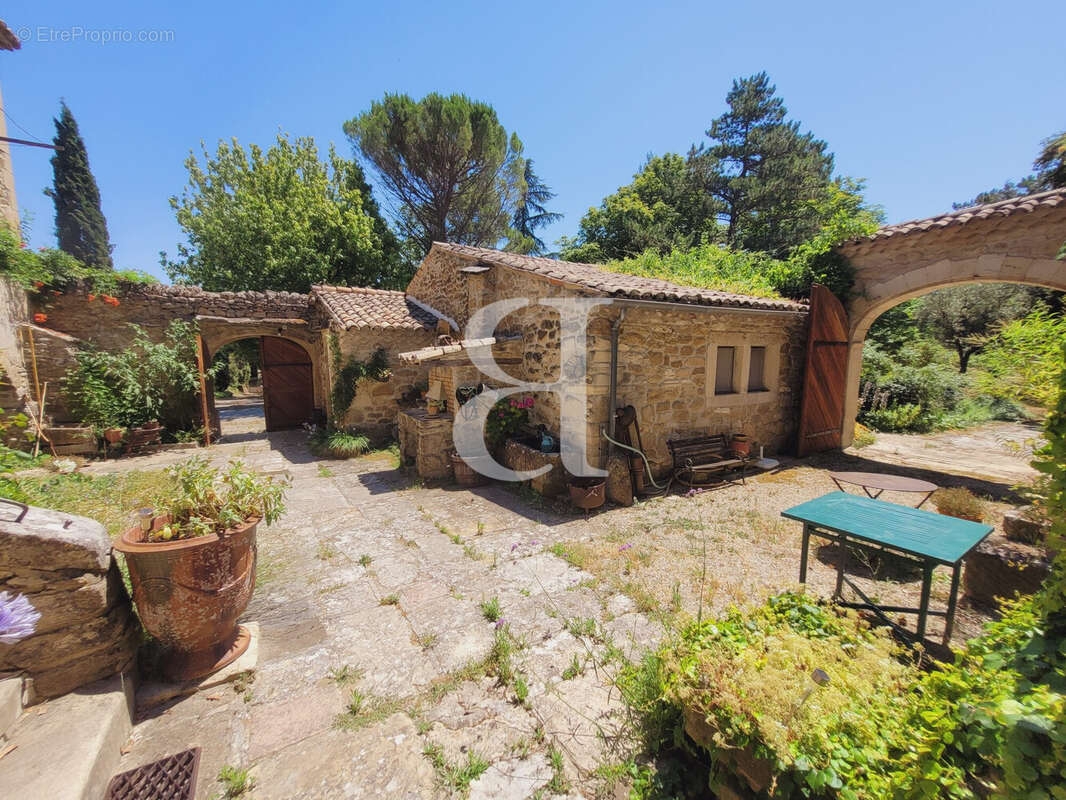 Maison 350 m² à Grignan  - photo 5