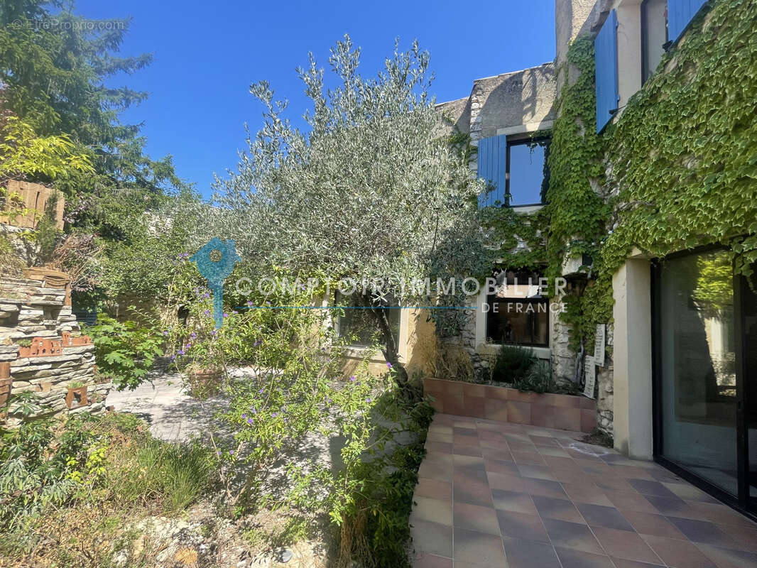 Maison à LA GARDE-ADHEMAR