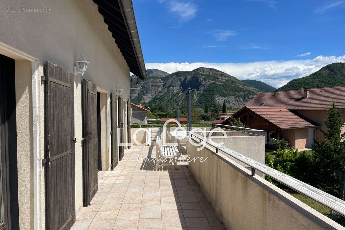 Maison 176 m² à Espinasses  - photo 9