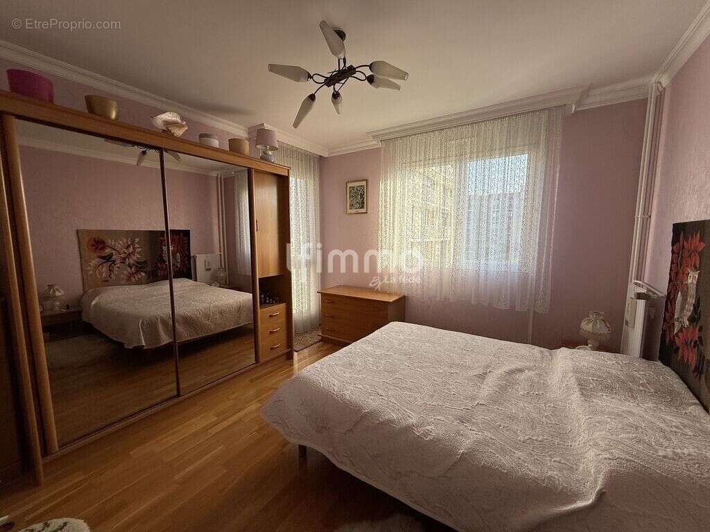 Appartement à VAUJOURS
