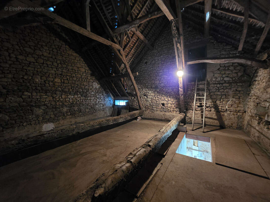 Maison à YZEURES-SUR-CREUSE