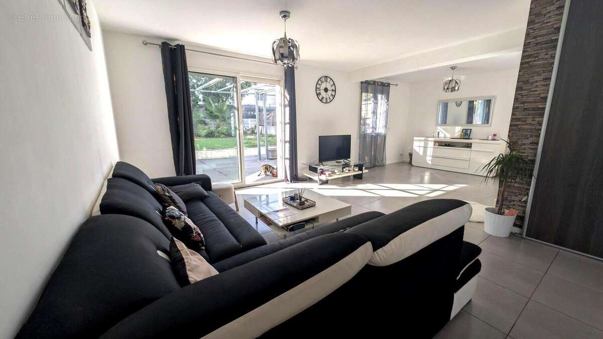 Maison 123 m² à Claret  - photo 2
