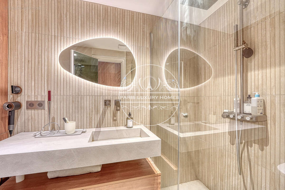 Appartement à PARIS-2E