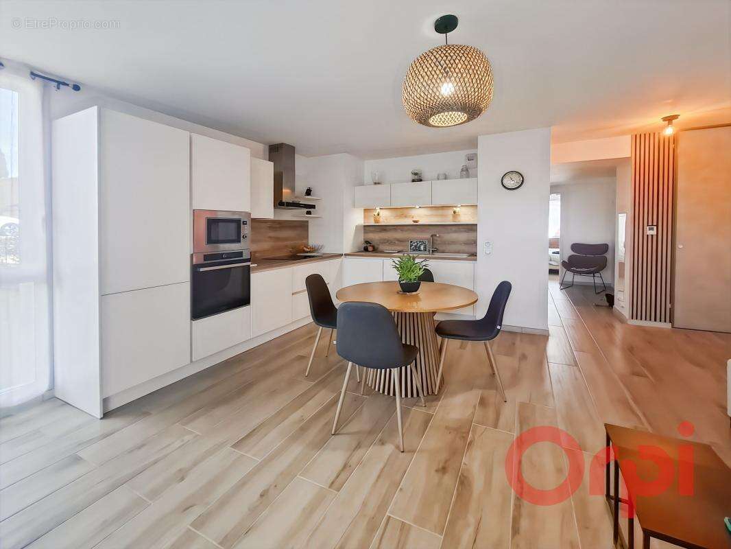 Appartement à VENELLES