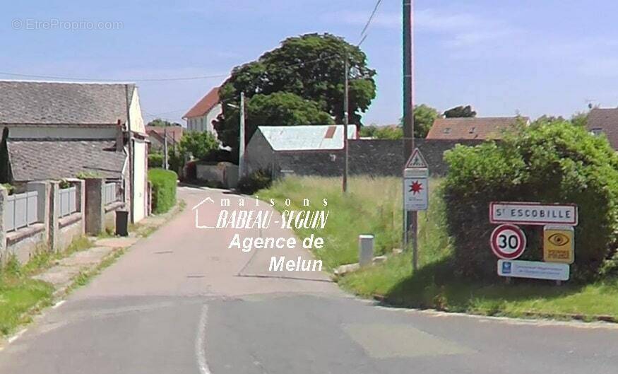 Terrain à SAINT-ESCOBILLE