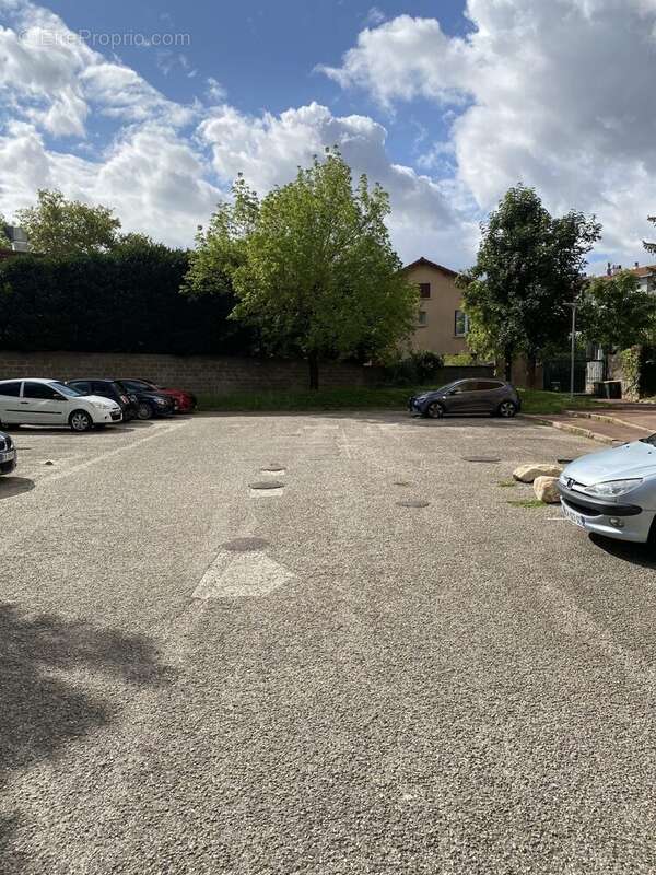 Parking à VILLEURBANNE