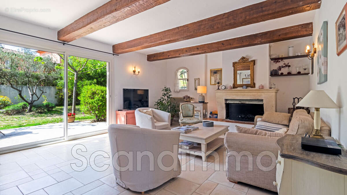 Maison à ROQUEBRUNE-SUR-ARGENS