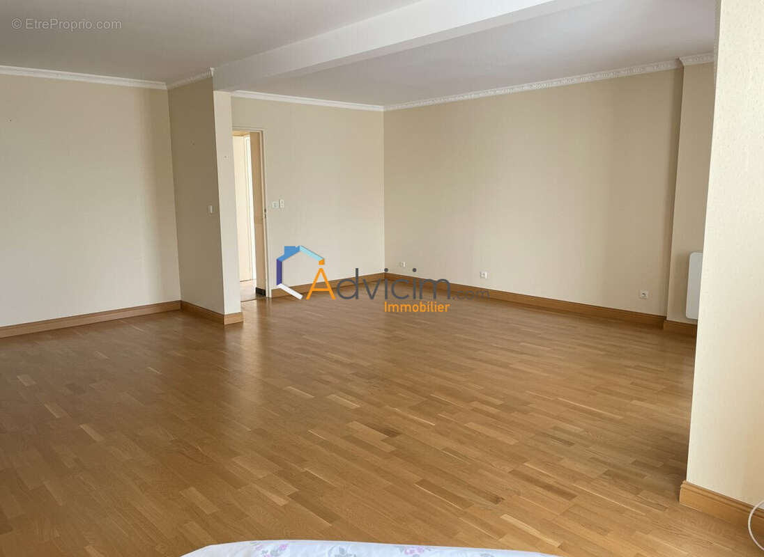 Pièce à vivre  - Appartement à OLIVET
