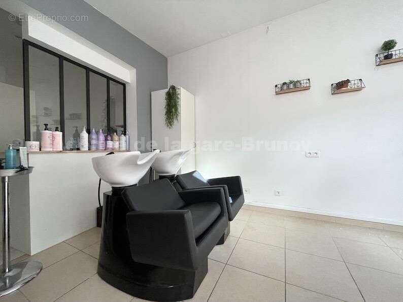 Commerce 47 m² à Yerres  - photo 2