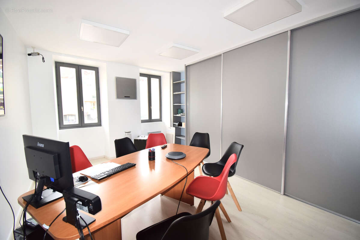Immeuble transformé en bureaux centre ville Culoz - photo 5