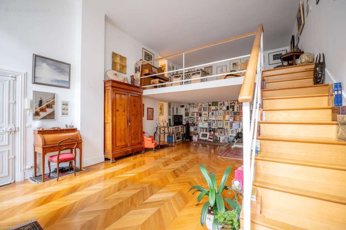 Appartement à PARIS-3E