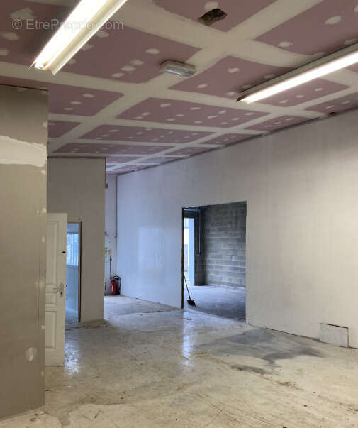 Commerce à CAVIGNAC