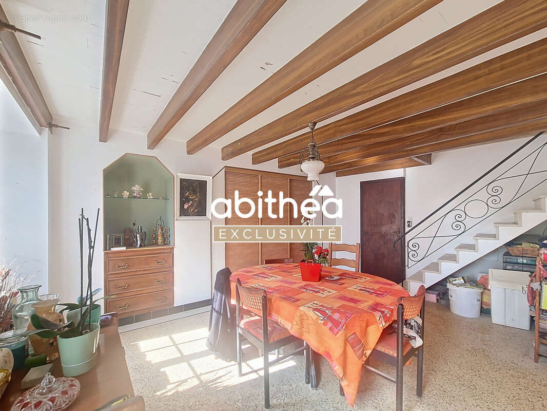 Maison à NIEUL-LE-VIROUIL